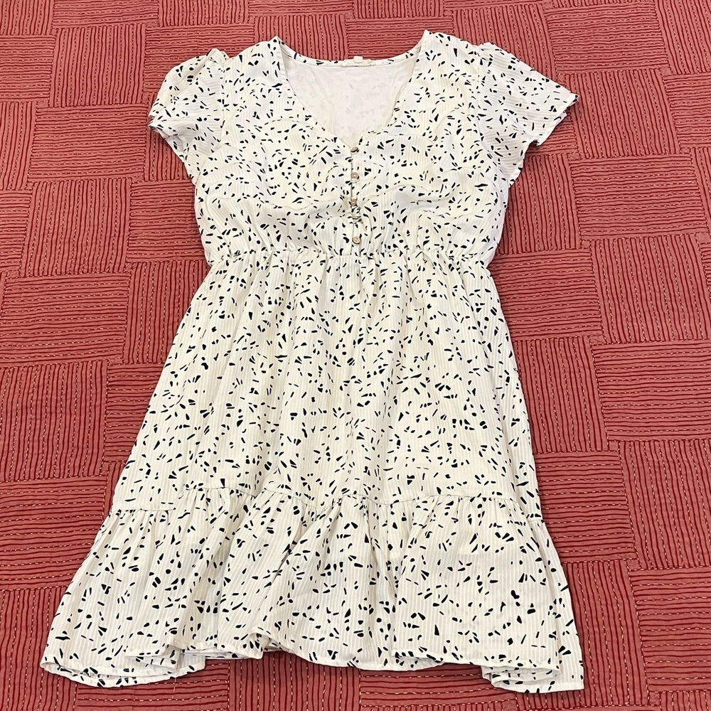 Main Strip women’s small White and Black lined Dress